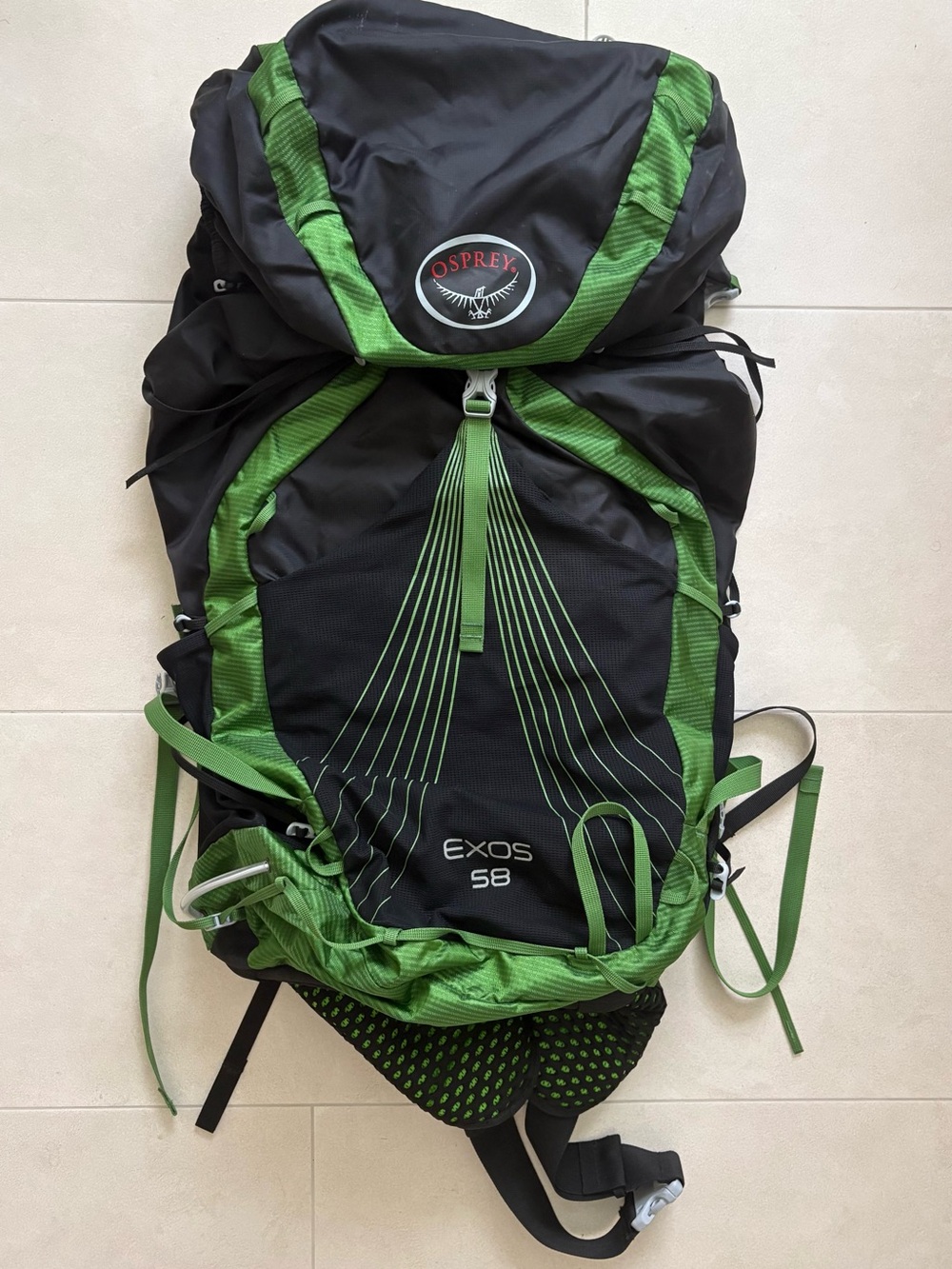 Osprey Exos 58 Ultralight Hiking Backpack Medium - Black & Green